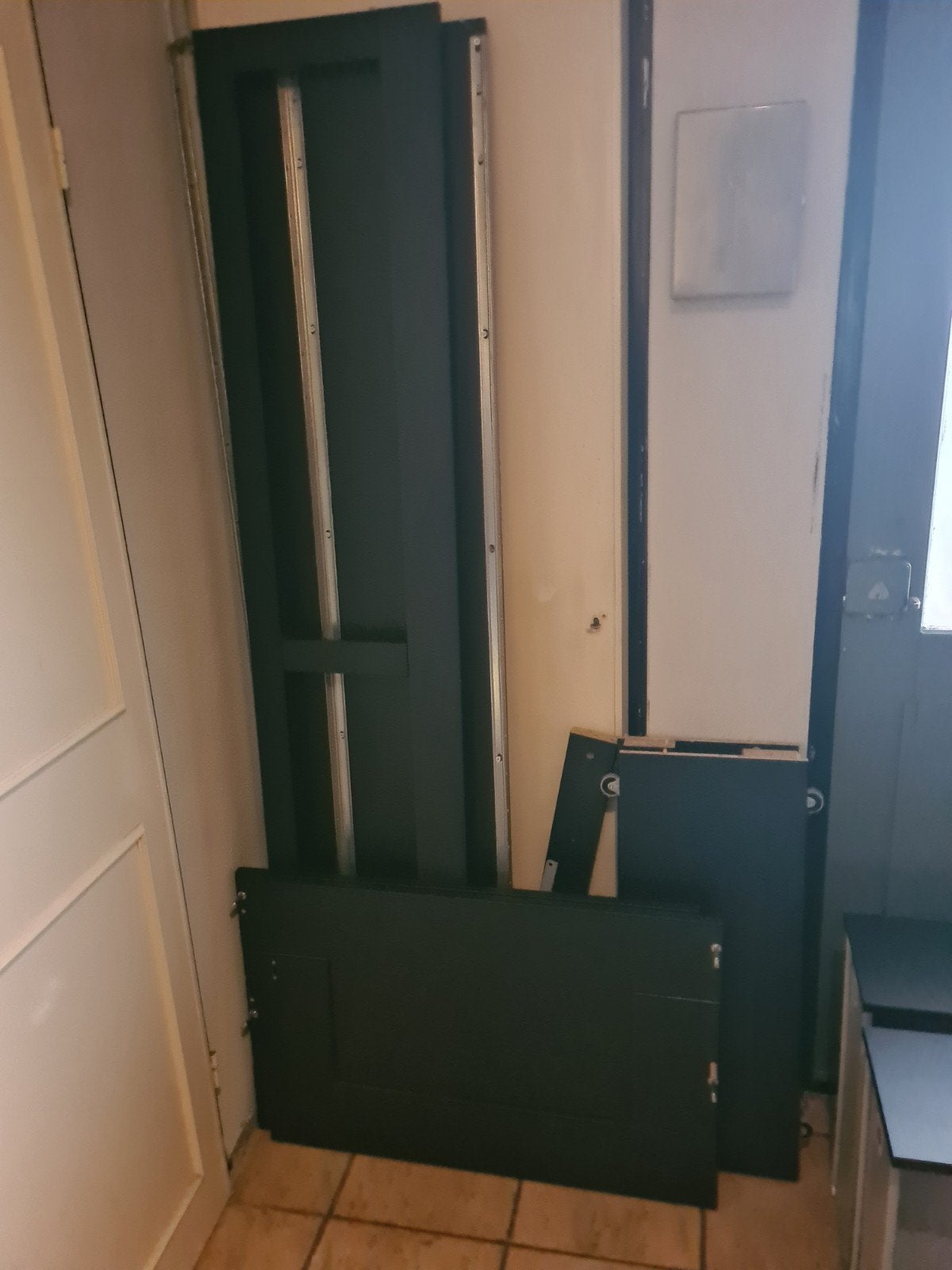 te koop z.g.a.n. zwarte Ikea Brimnes bedbank + 2 mateassen, Ophalen, Zwart, Tweepersoons, 80 cm