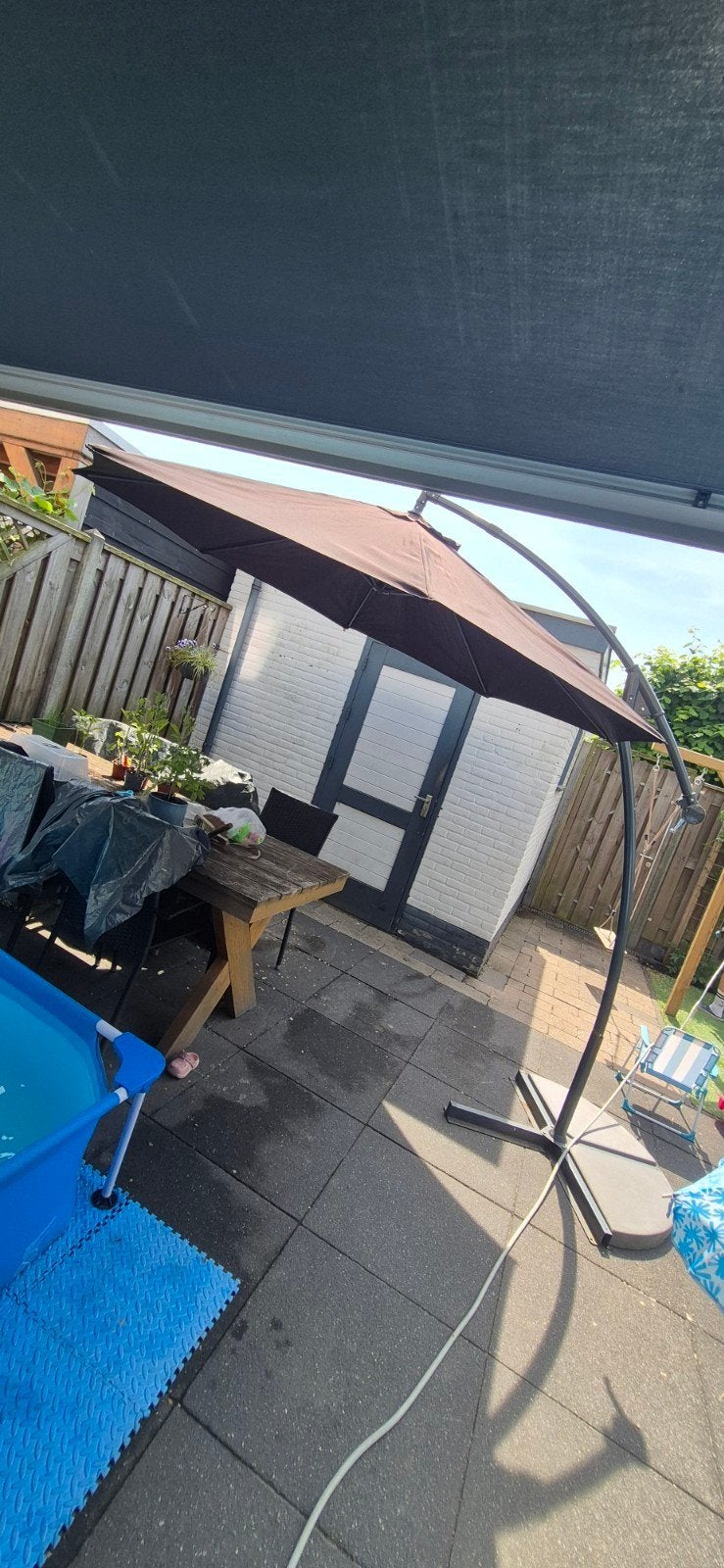 Zweefparasol 3 meter antraciet met 2 stenen, Tuin en Terras, Parasols, Ophalen, Gebruikt, 2 tot 3 meter, Zweefparasol