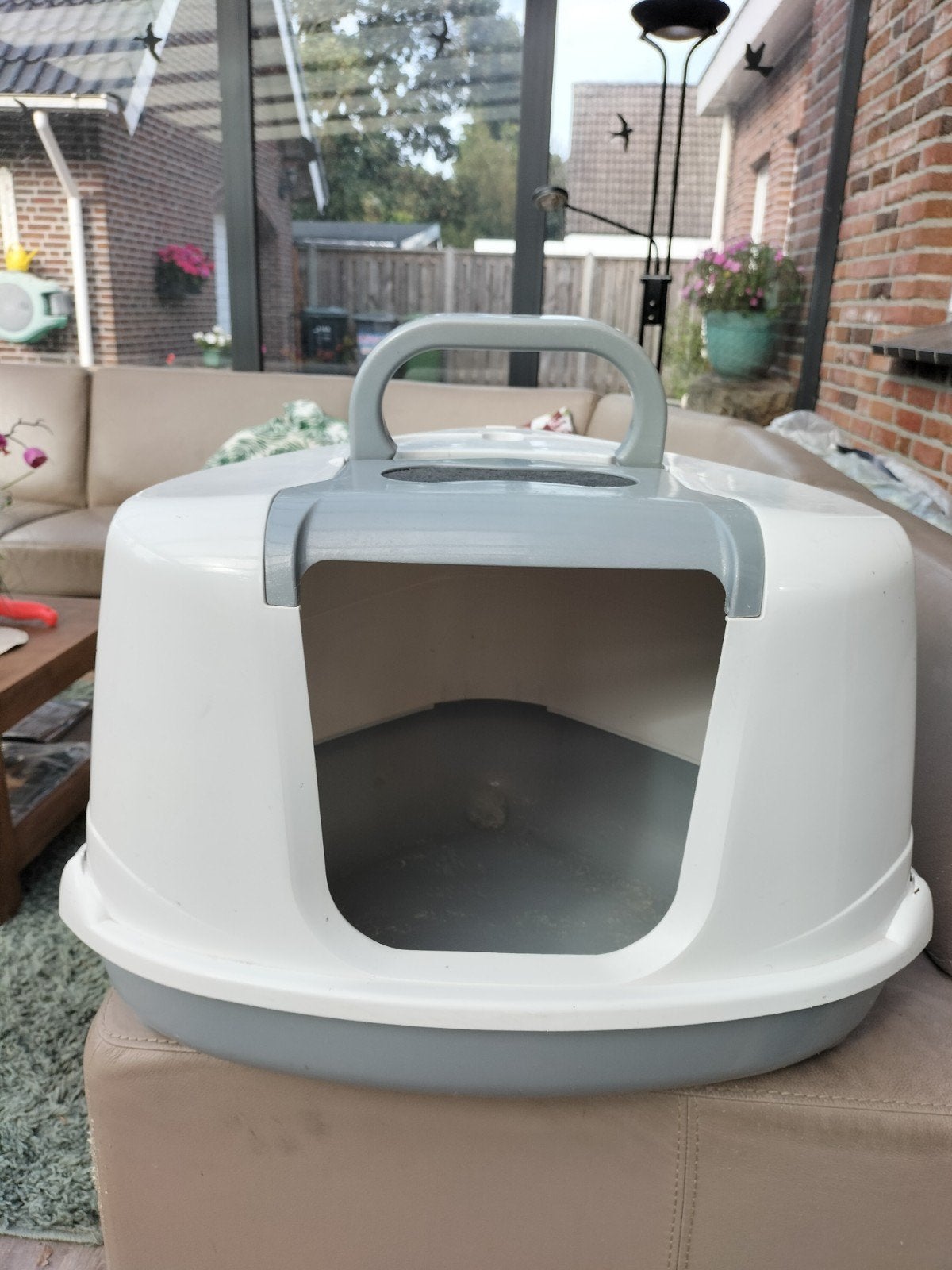 gratis kattenbak in driehoekvorm, Dieren en Toebehoren, Kattenbakken, Ophalen, Gebruikt, Gesloten