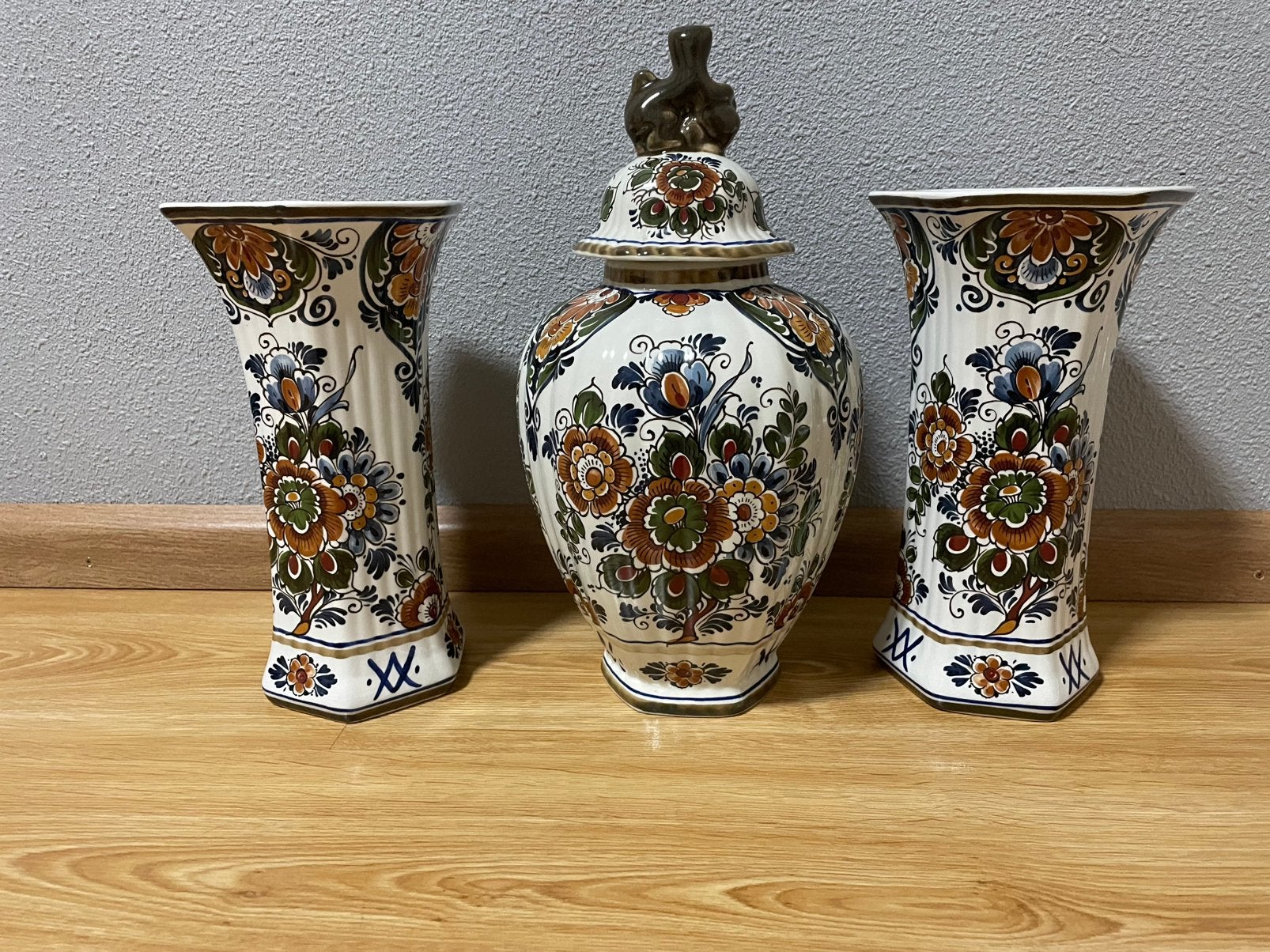 Kaststel  3 vazen flora keramiek Delfts nr. 449 en nr. 450, Ophalen