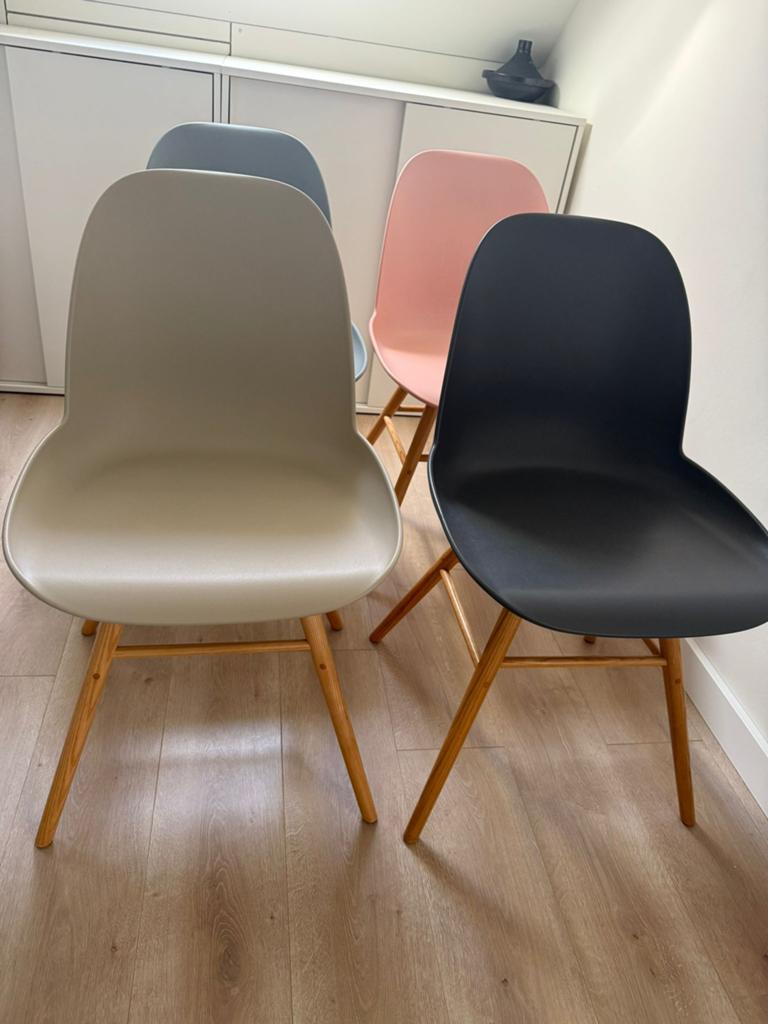 Zuiver albert kuipsoel 4 verschillende kleuren, Ophalen, Zo goed als nieuw, Overige kleuren, Vijf, Zes of meer stoelen