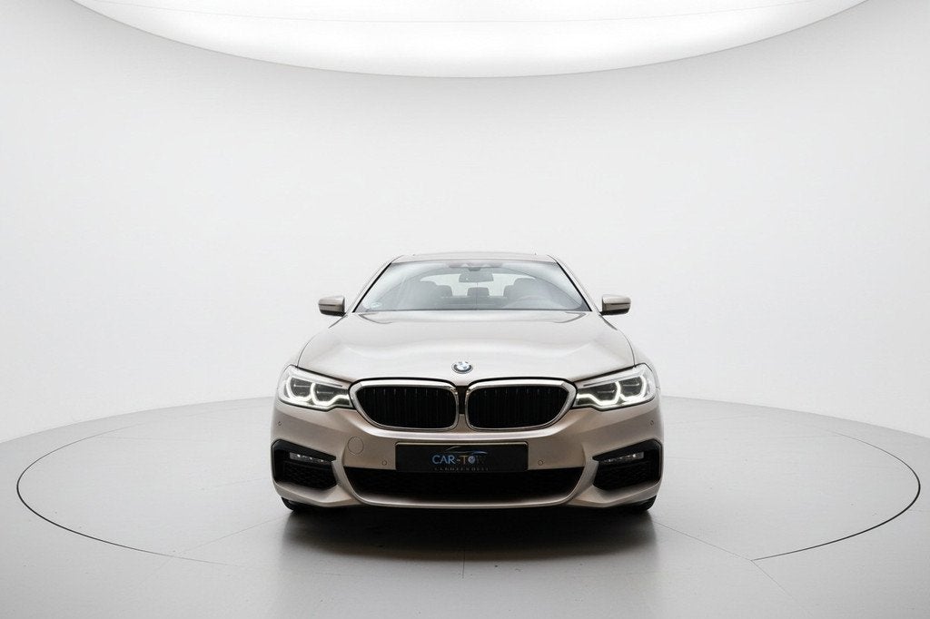 BMW 5-serie 530e iPerformance High Executive M SPORT 360 HUD, Auto's, Achterwielaandrijving, Gebruikt, 4 cilinders, 252 pk