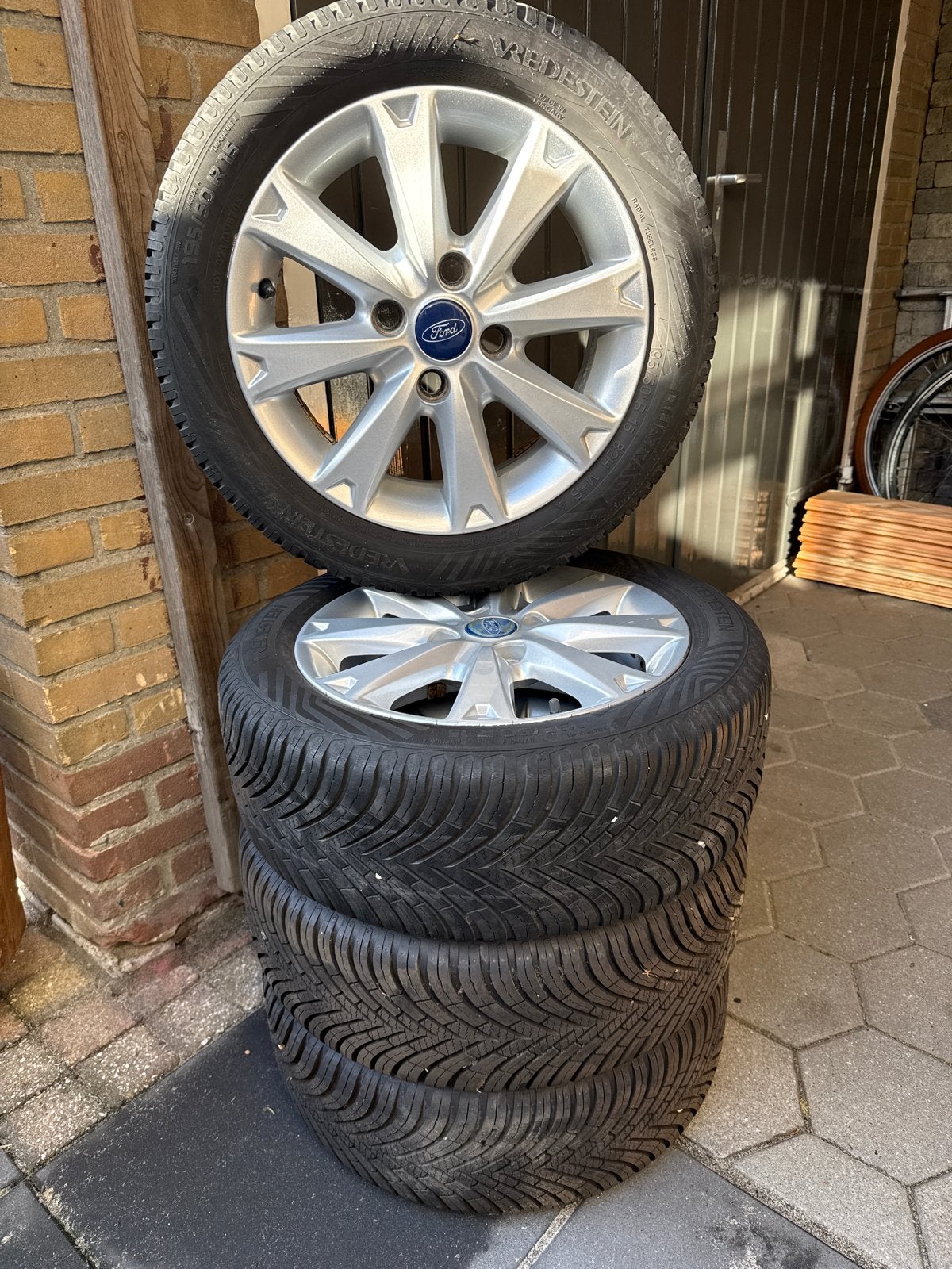 Ford alu velgen met zeer goede banden 195/50R15, Gebruikt, 15 inch, Banden en Velgen, Ophalen of Verzenden