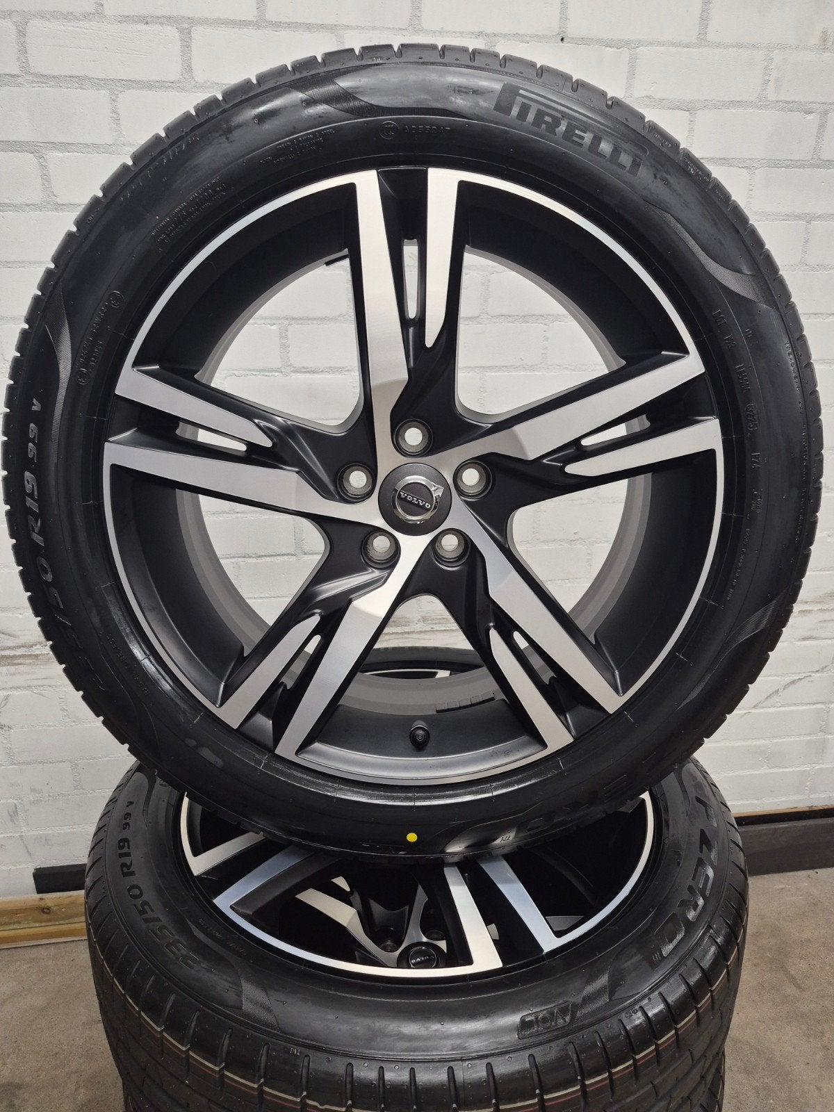 Orginele zomer/winter set 19 inch Volvo XC40 235-50-19, Auto-onderdelen, Banden en Velgen, Banden en Velgen, Nieuw, 235 mm, Personenwagen