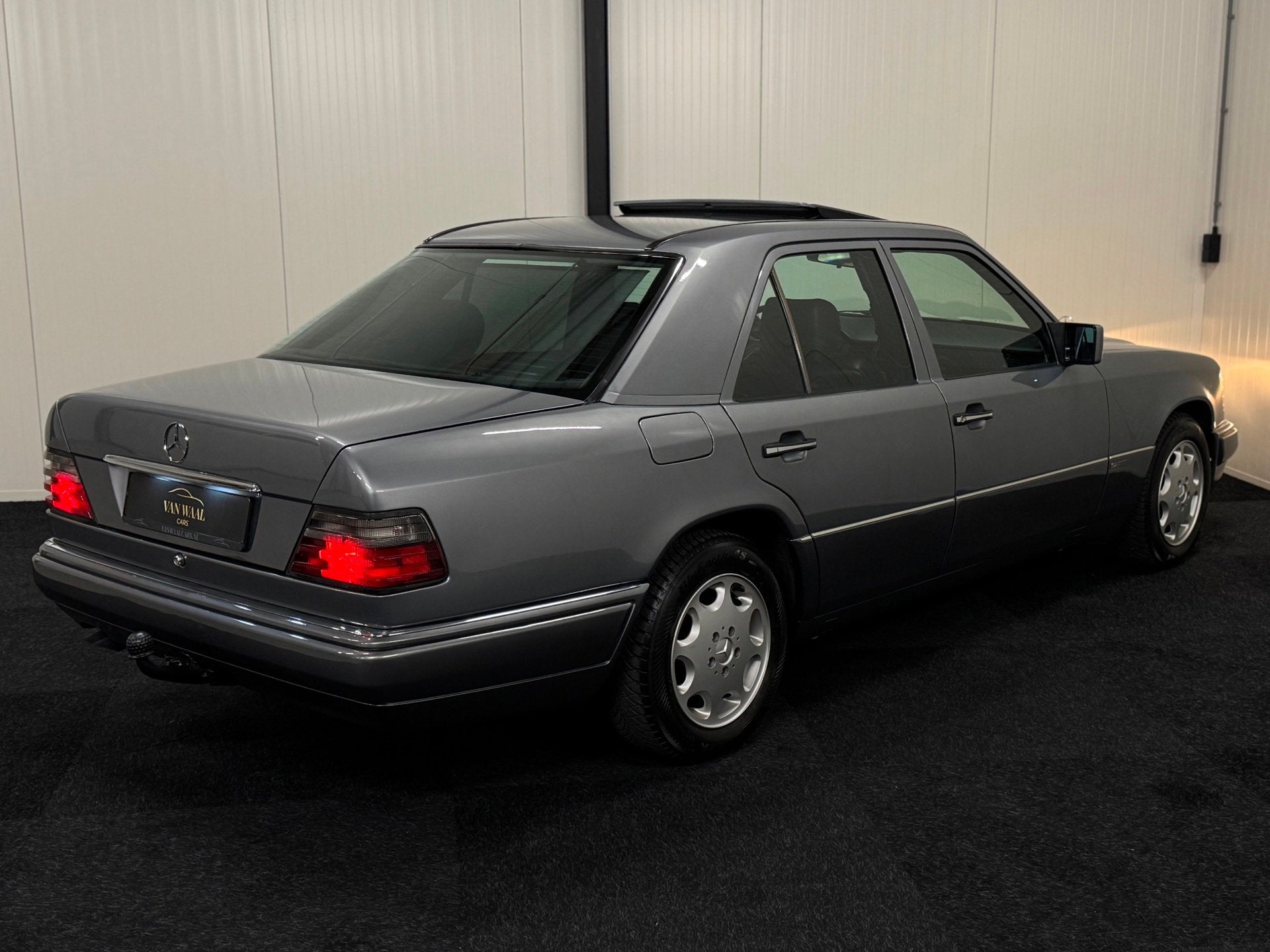 Mercedes-Benz 280 E W124 197PK Sportline AUTOMAAT/AIRCO/DAK/, Automaat, Achterwielaandrijving, Gebruikt, Leder