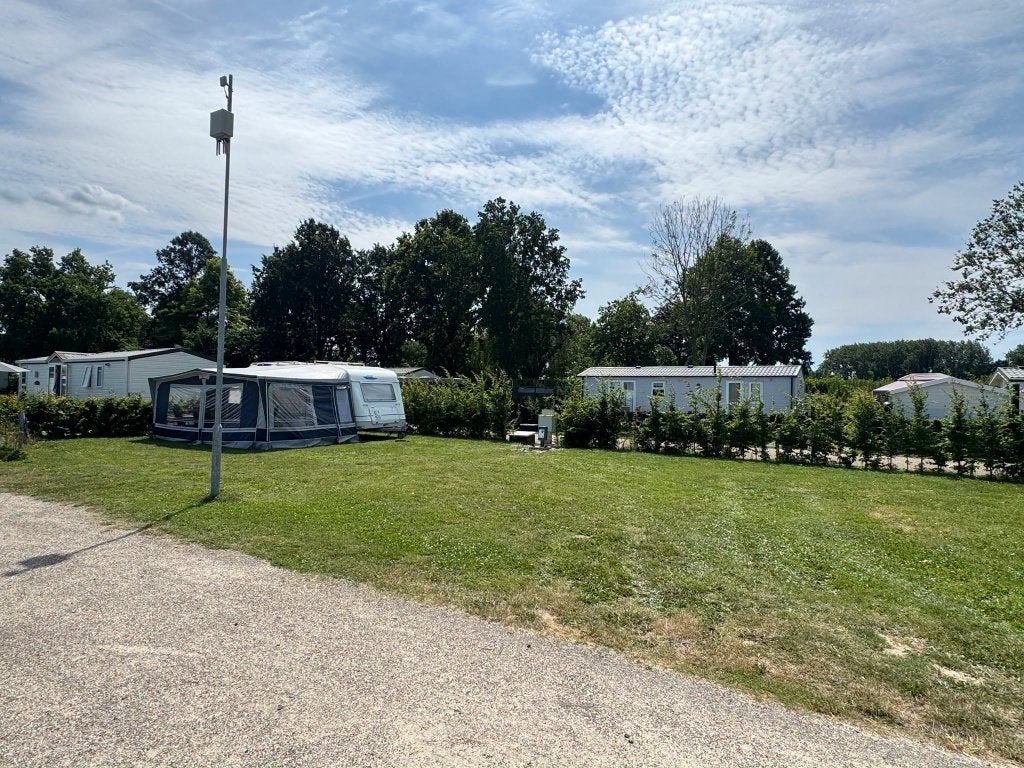 Kampeerplaats met hond  - Per direct beschikbaar, Vakantie, Internet, Aan meer of rivier, Recreatiepark