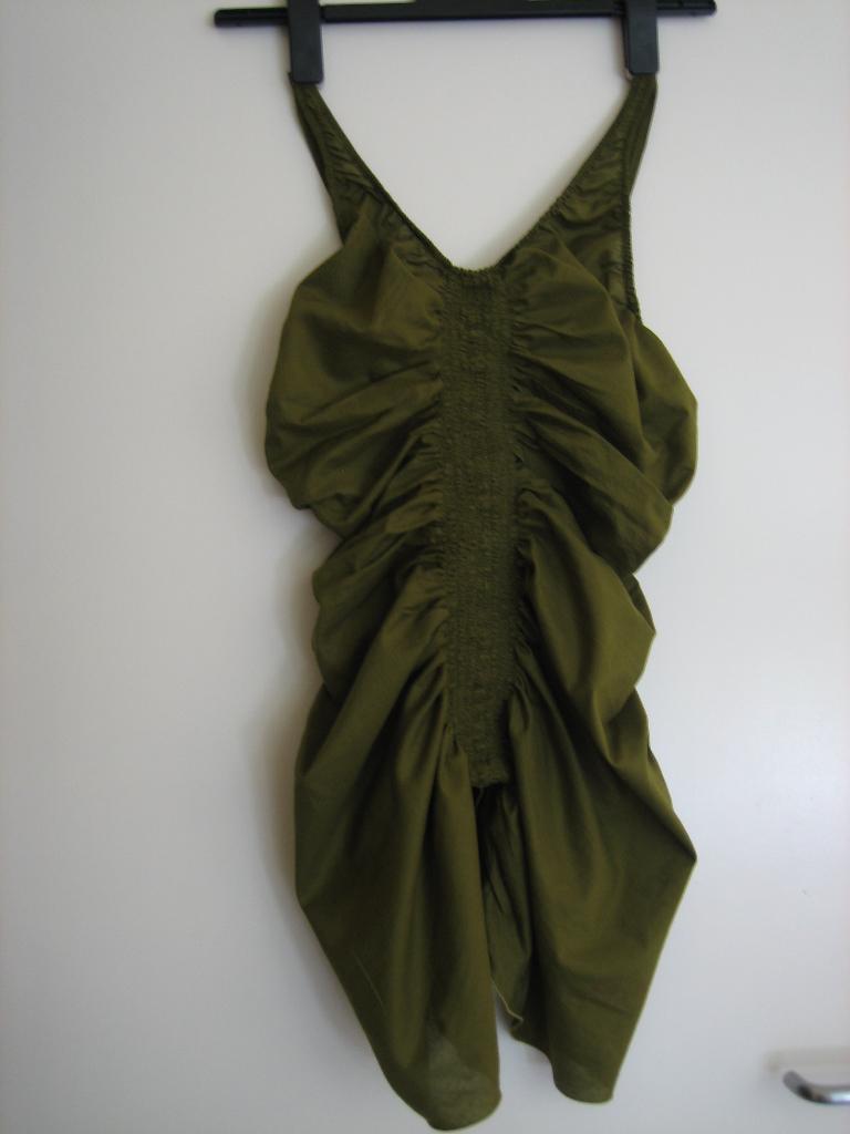 Zeer aparte olijfgroene top-tuniek GODDESS 36 snazzeys, Verzenden, Goddess, Nieuw, Maat 36 (S)