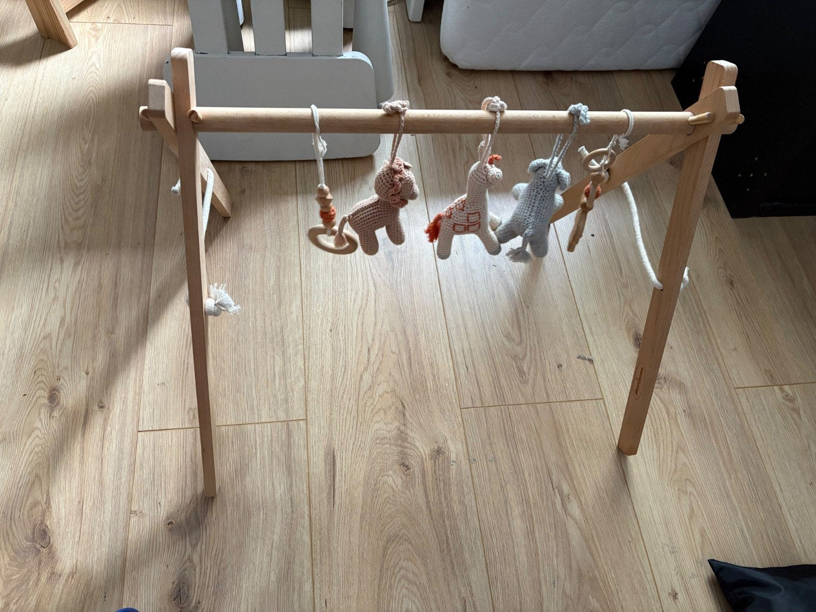 Houten babygym met gehaakte safari dieren, Ophalen, Zo goed als nieuw, Babygym