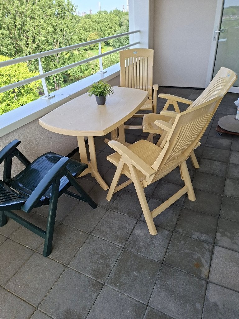 Foto 2 van Tuintafel (kunststof)