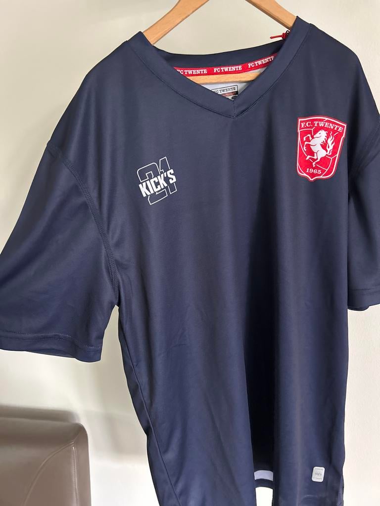 FC Twente Pre Match Jersey L - Nieuw met kaartjes, Ophalen of Verzenden, Zo goed als nieuw