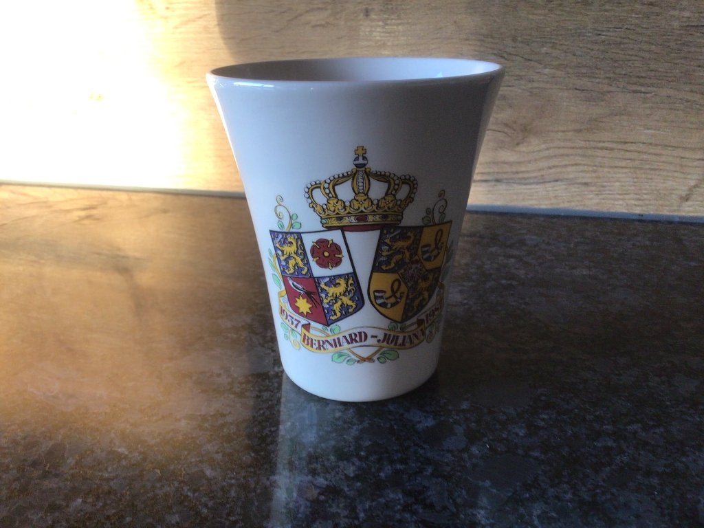 Mooie mok 50 jarig jubileum Bernard- Juliana 1937 - 1987, Verzamelen, Ophalen of Verzenden, Zo goed als nieuw, Nederland, Servies