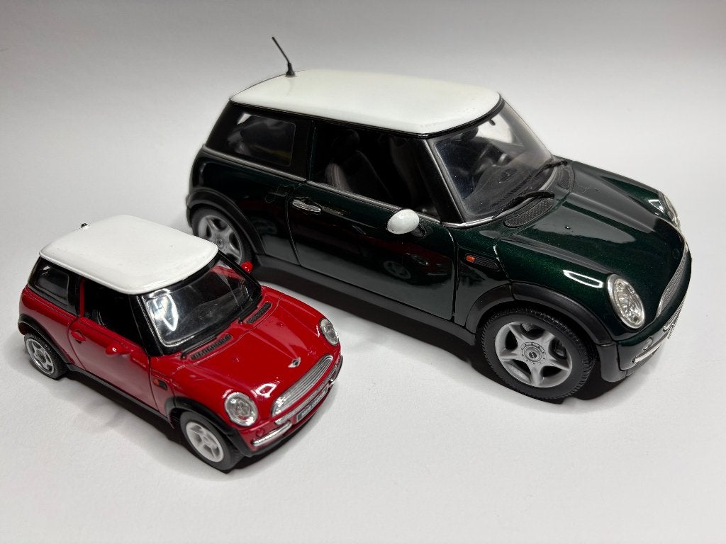 Mini Cooper (Maistro 1:18) & Mini Cooper rood/wit (1:48), Ophalen of Verzenden, Zo goed als nieuw, Bburago