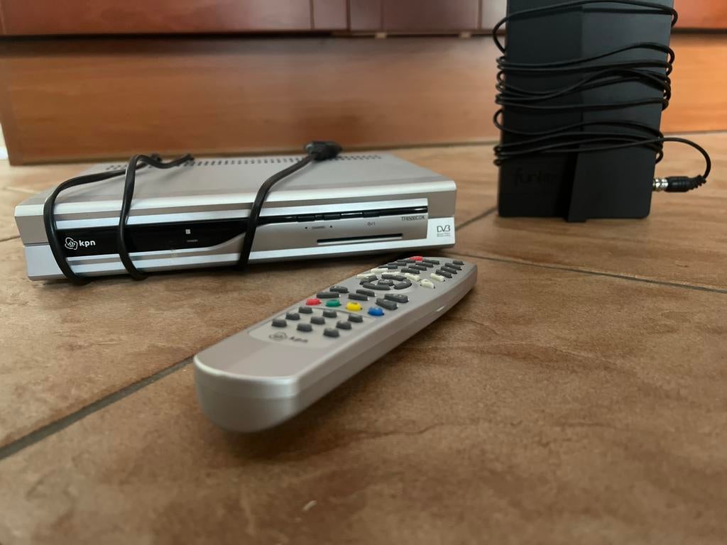 KPN Digitenne ontvanger met afstandsbediening en antenne, Ophalen, Zo goed als nieuw, Decoder