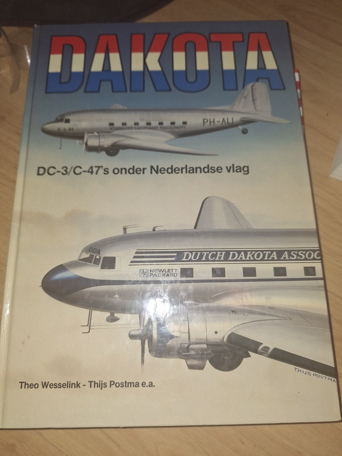 Dakota  DC-3/C-47 onder Nederlandse vlag, Verzenden, Zo goed als nieuw, Boek of Tijdschrift