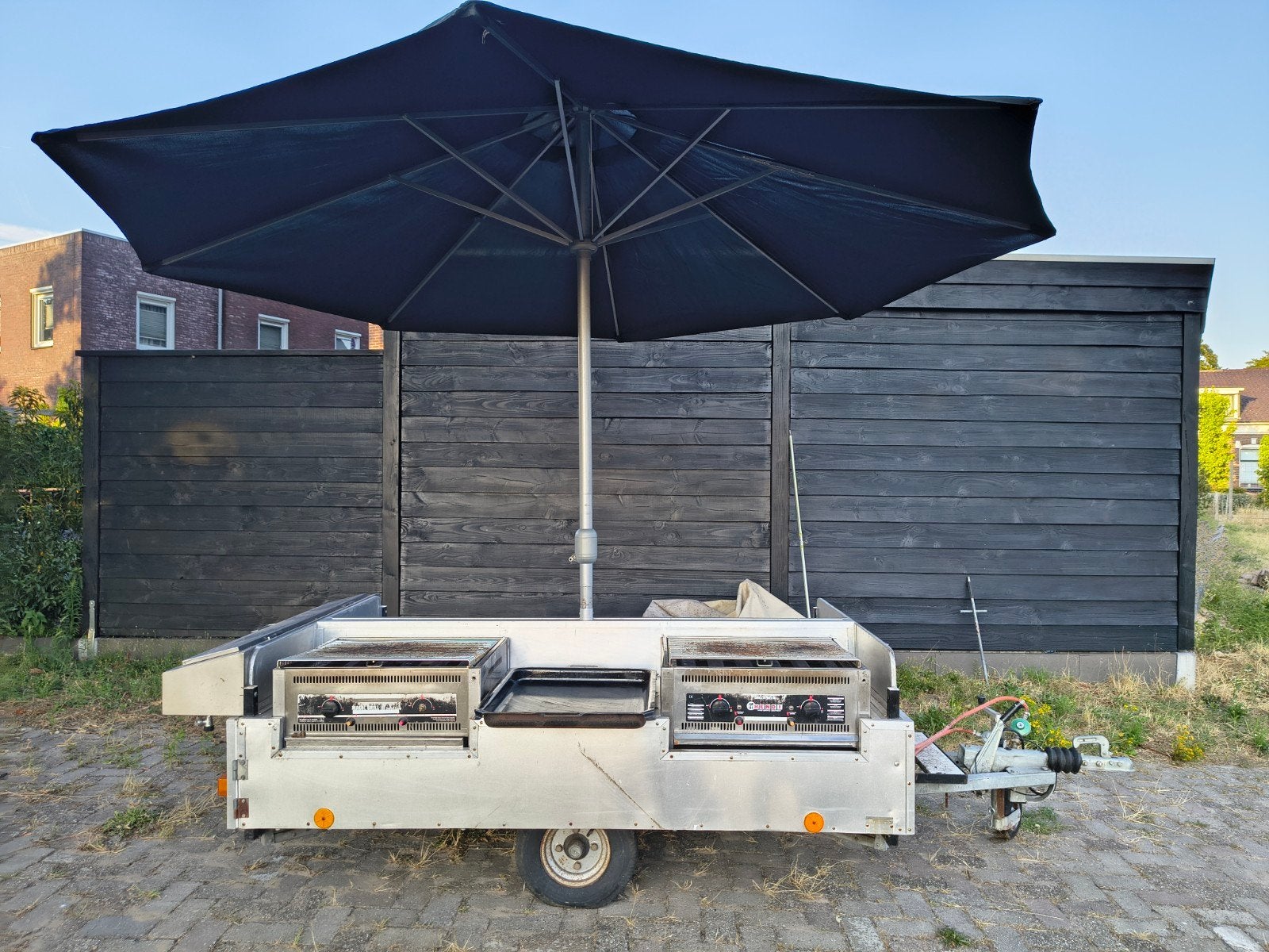 Professionele BBQ-aanhanger met parasol en koelbakken, Ophalen of Verzenden