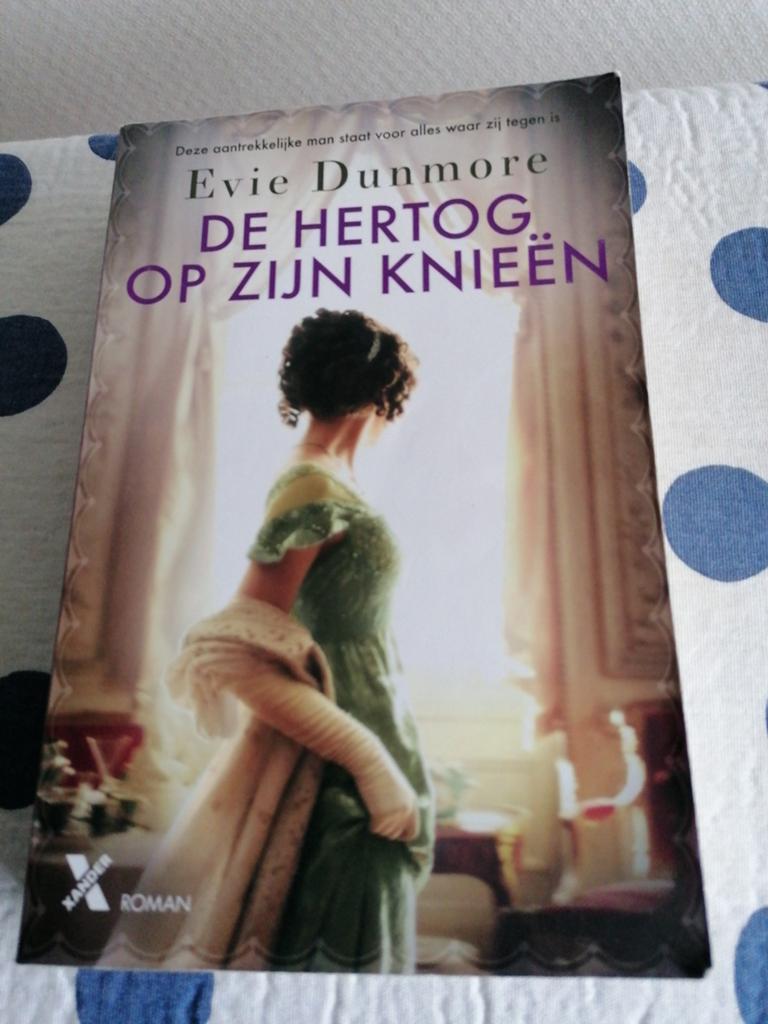 Evie Dunmore - De hertog op zijn knieën, Boeken, Ophalen of Verzenden, Gelezen, Evie Dunmore