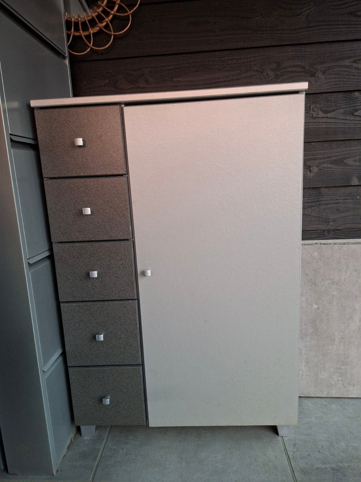 Grijs houten kastje met deur en 5 lades, Ophalen, Gebruikt