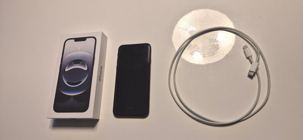 Iphone SE (2020)64gb /nette staat /onbeschadigd, werkt prima, Telecommunicatie, Mobiele telefoons | Apple iPhone, Ophalen of Verzenden