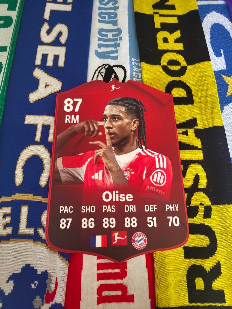 Voetbalkaartje (37cmx25cm) - Olise / Bayern, Verzamelen, Sportartikelen en Voetbal, Ophalen, Zo goed als nieuw, Buitenlandse clubs