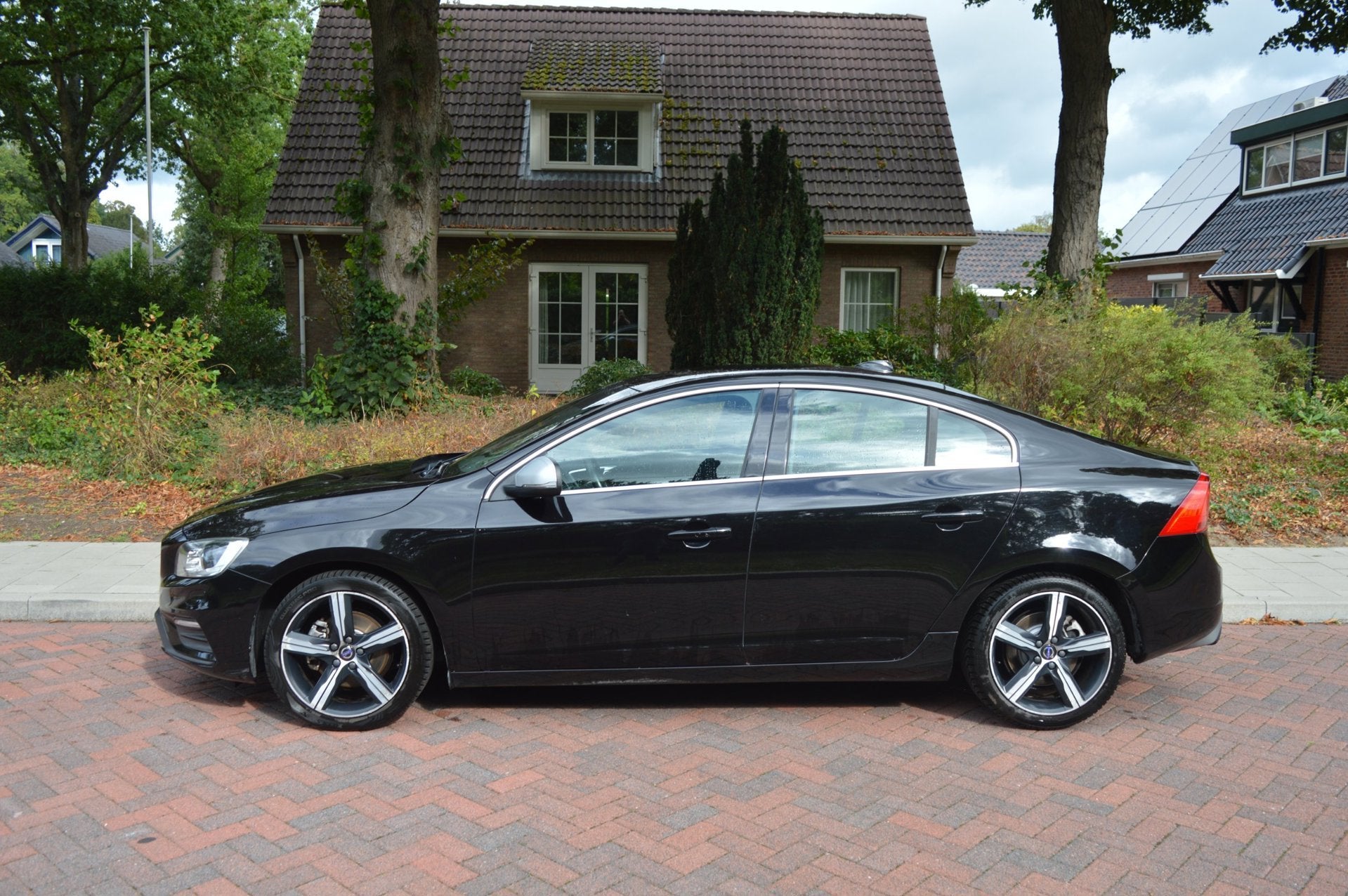 Volvo S60 2.0 T3 Summum R-design, Auto's, Voorwielaandrijving, Dealer onderhouden, Gebruikt, 4 cilinders