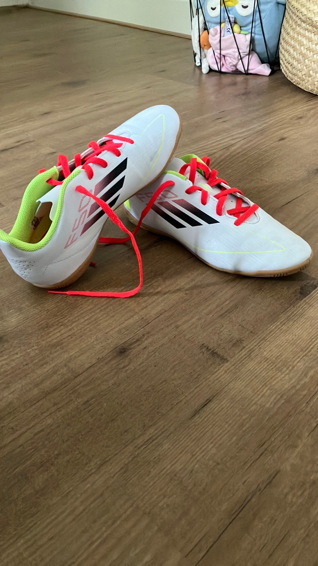 Gym/zaal voetbal schoenen voor kinderen maat 37,5, Maat XS of kleiner, Ophalen of Verzenden, Zo goed als nieuw, Schoenen