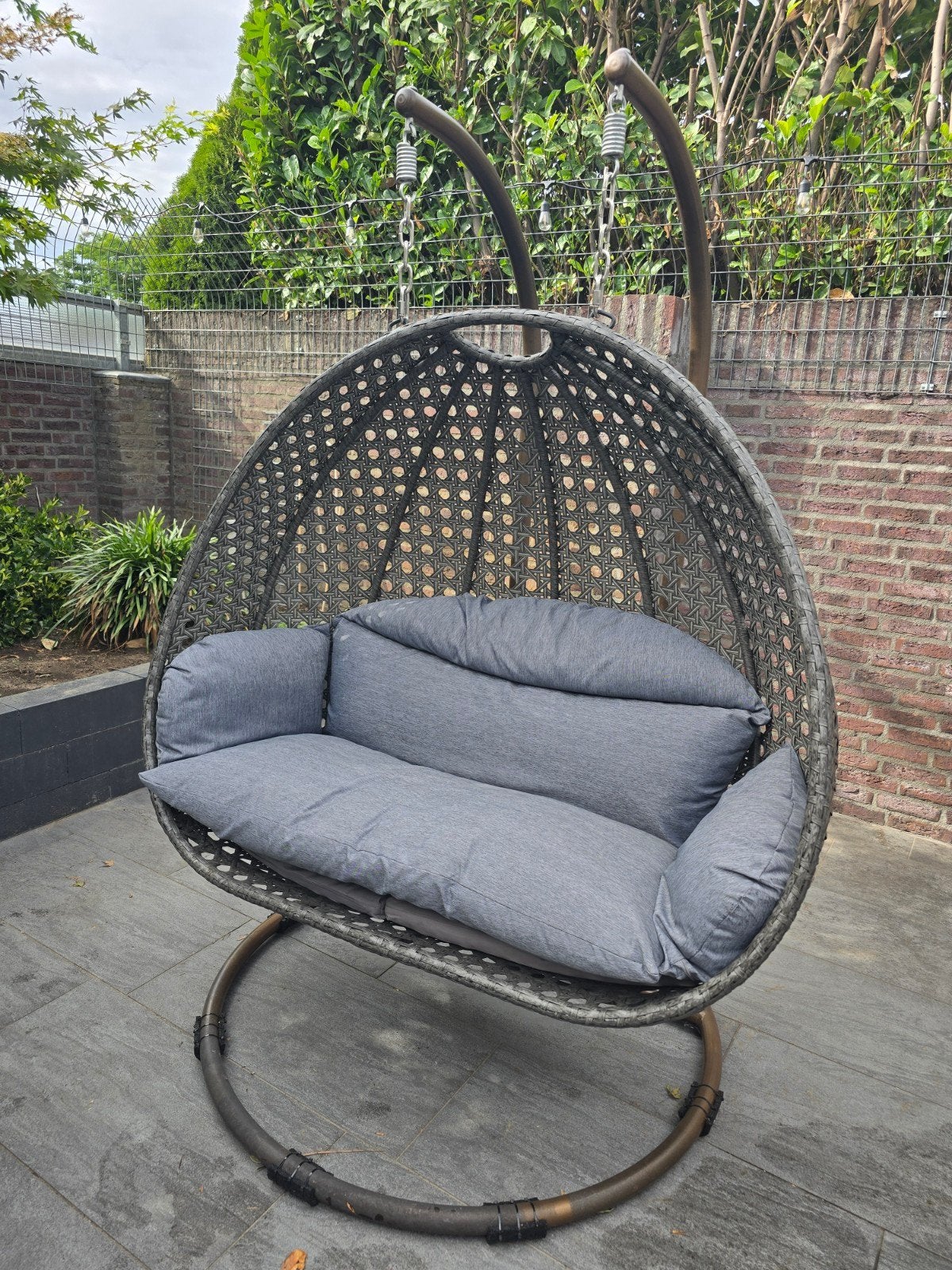 Comfortabele Wicker 2-persoons Hangstoel met Kussen - Zo goe, Ophalen, Zo goed als nieuw, Wicker