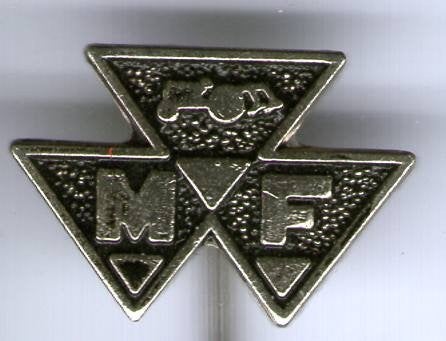 Massey Ferguson zwart op zilverkl. tractor speldje ( E_175), Ophalen of Verzenden, Zo goed als nieuw, Transport, Speldje of Pin