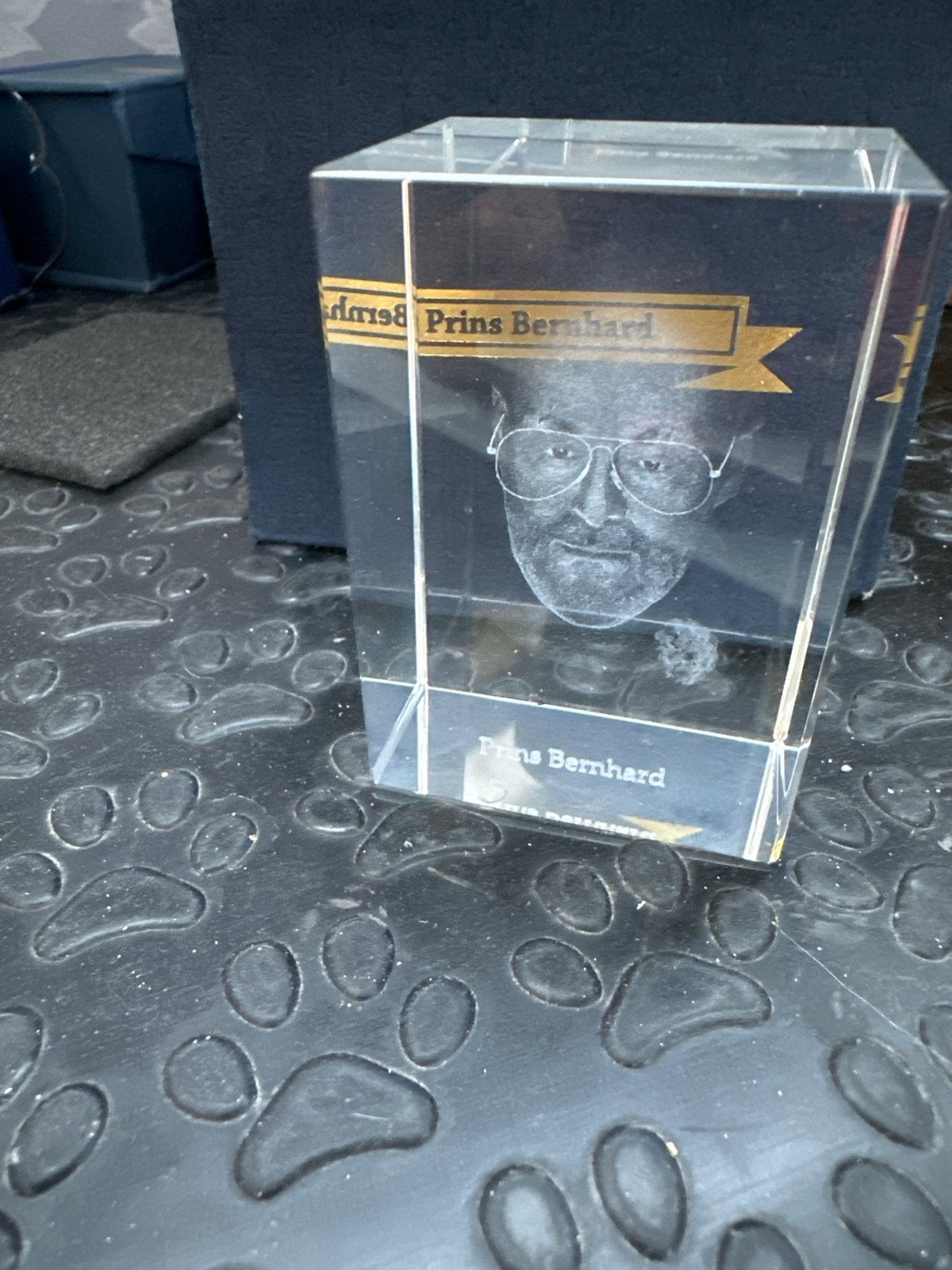Glazen kubus met 3D-gravure Prins Bernhard, Ophalen of Verzenden, Zo goed als nieuw, Nederland, Overige typen