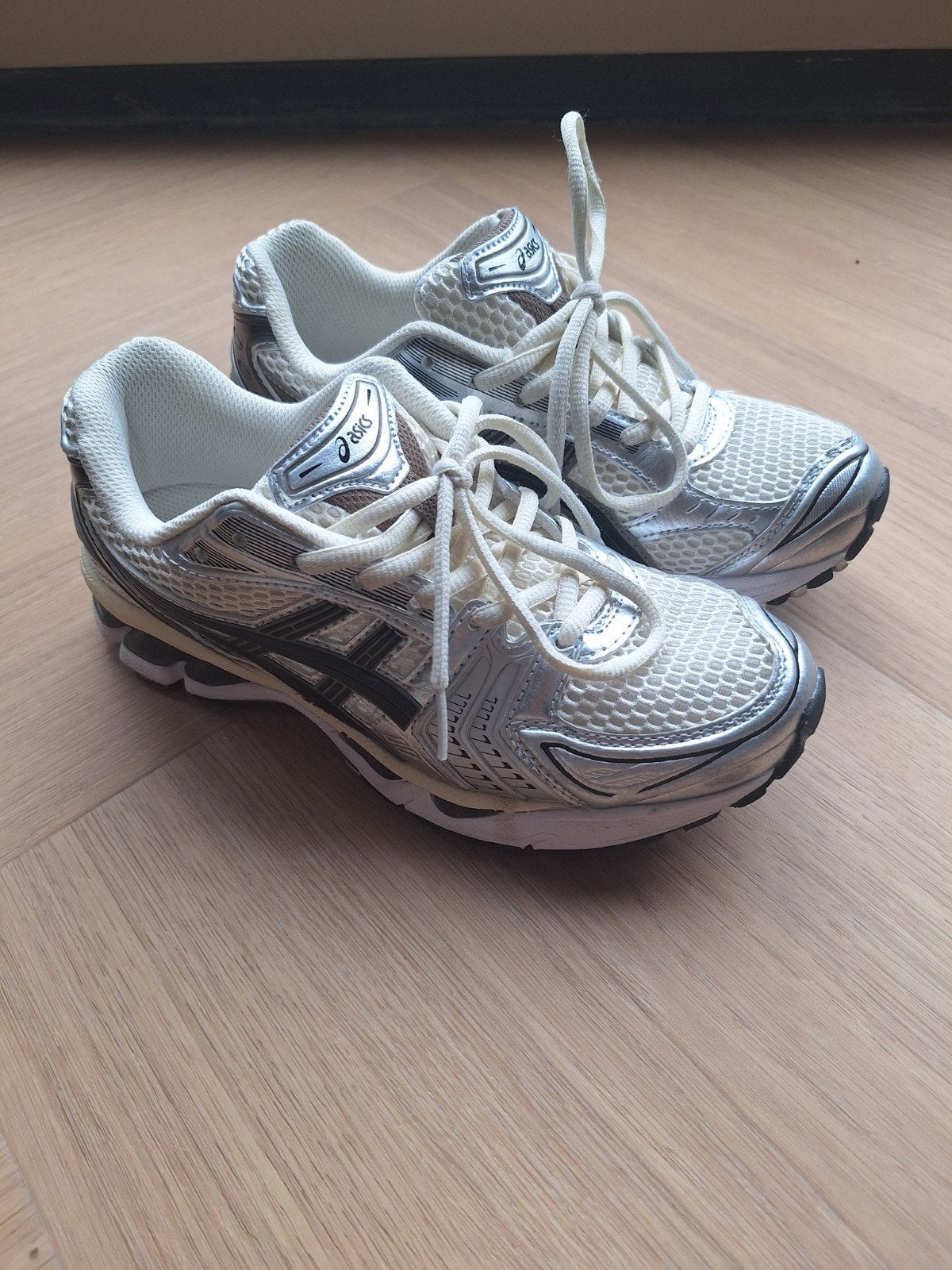 ASICS sneakers maat 39 - Zilver/Wit, Kleding | Dames, Schoenen, Wit, Ophalen of Verzenden, Sneakers of Gympen, ASICS
