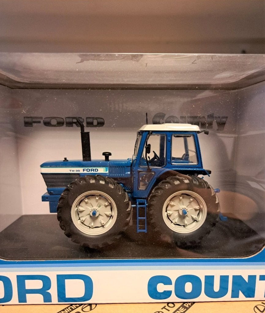 Ford COUNTY 1884 TW30 Tractor Universal Hobbies UH 1:32 New, Ophalen of Verzenden, Nieuw, Tractor of Landbouw, Universal Hobbies