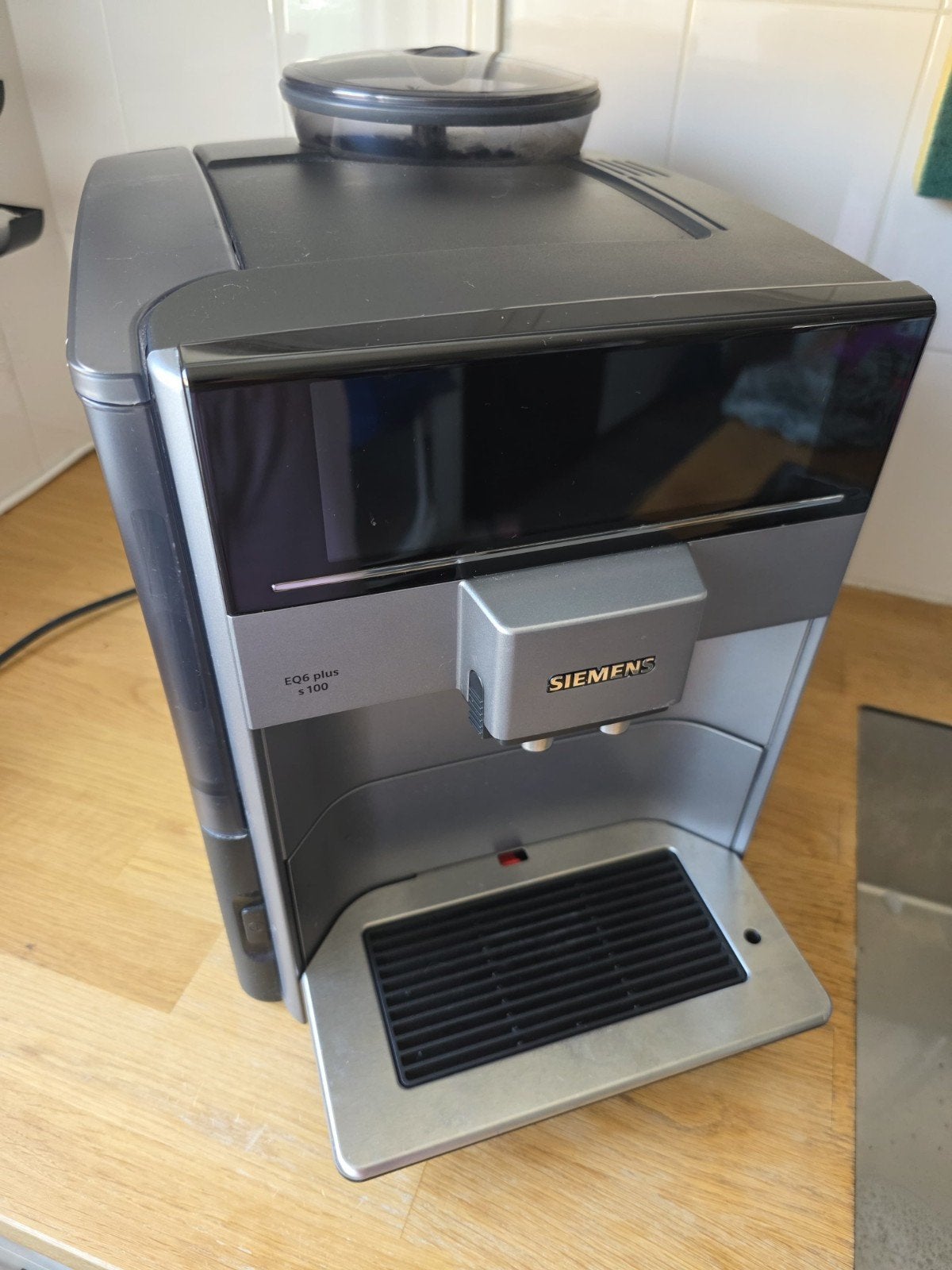 Siemens EQ.6 plus s100 volautomatische koffiemachine, Ophalen, Afneembaar waterreservoir, Gebruikt, Koffiemachine