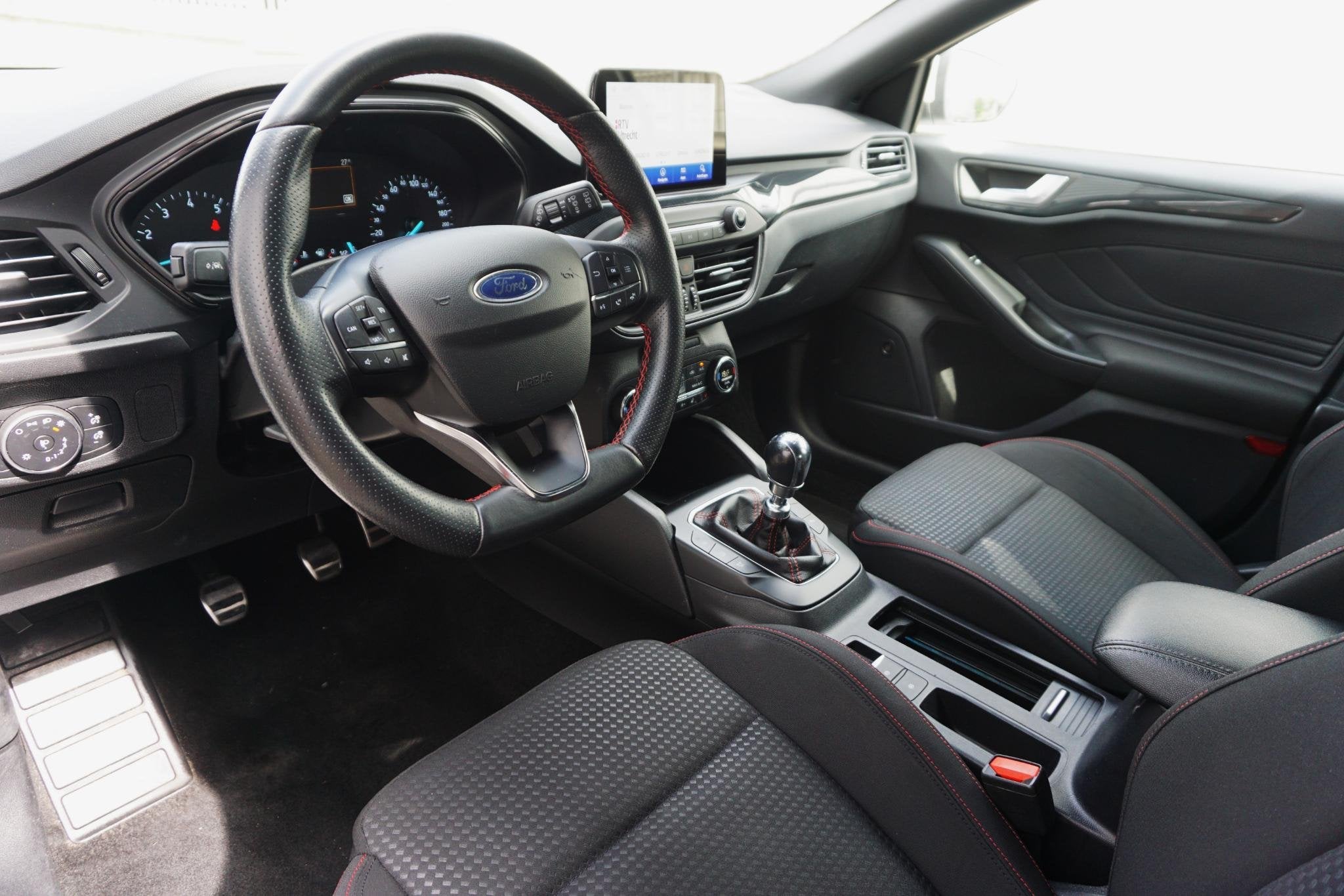 Ford Focus Wagon 1.0 EcoB. ST Line Business/B&O/18INCH/Winte, Gebruikt, Euro 6, 1283 kg, Wit