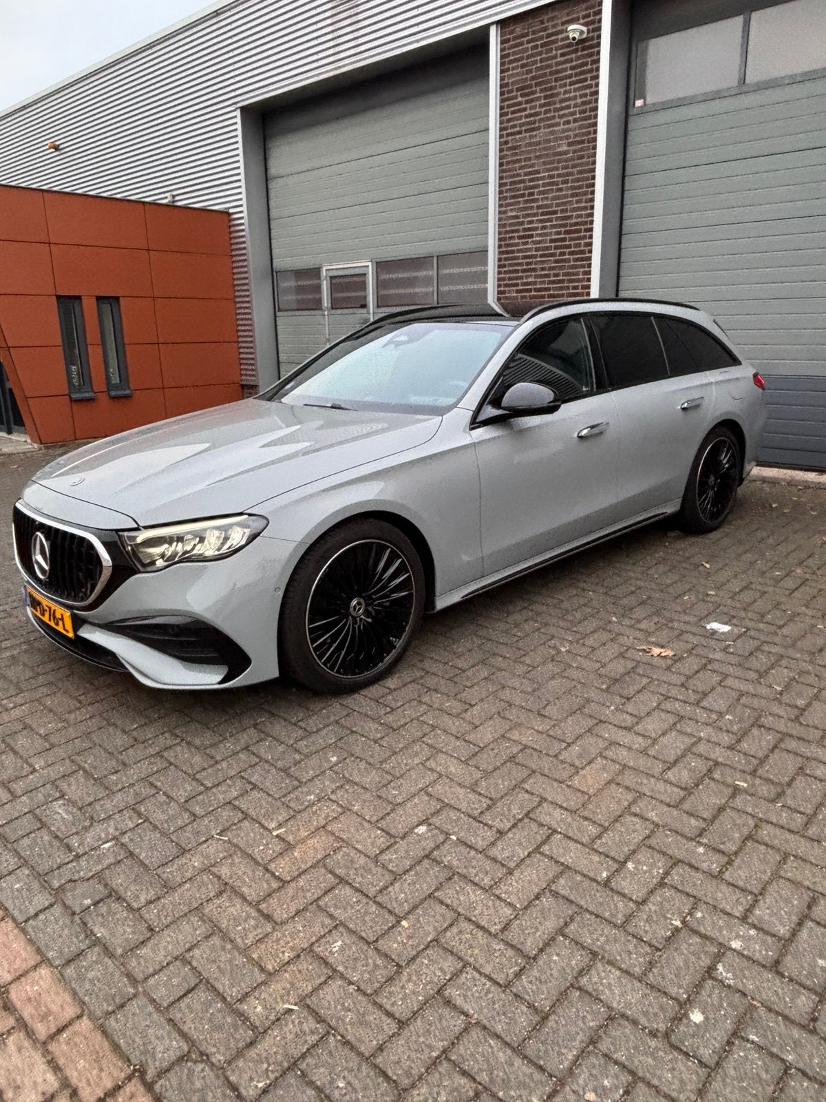 Mercedes-Benz E-Klasse E300 e 313pk 9G-TRONIC 2024 Grijs, Automaat, Achterwielaandrijving, 4 cilinders, Plug-in hybride