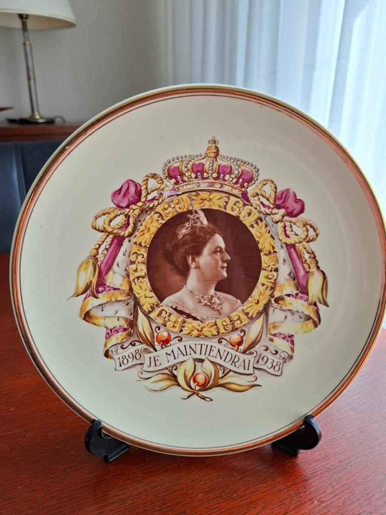 Bord Wilhelmina 1898-1938, Verzamelen, Koninklijk Huis en Royalty, Ophalen of Verzenden, Gebruikt, Servies
