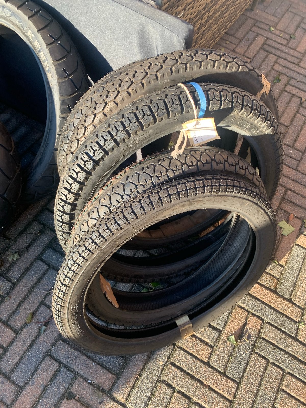 Nieuwe banden brommers scooters 29 stk, Ophalen, Nieuw