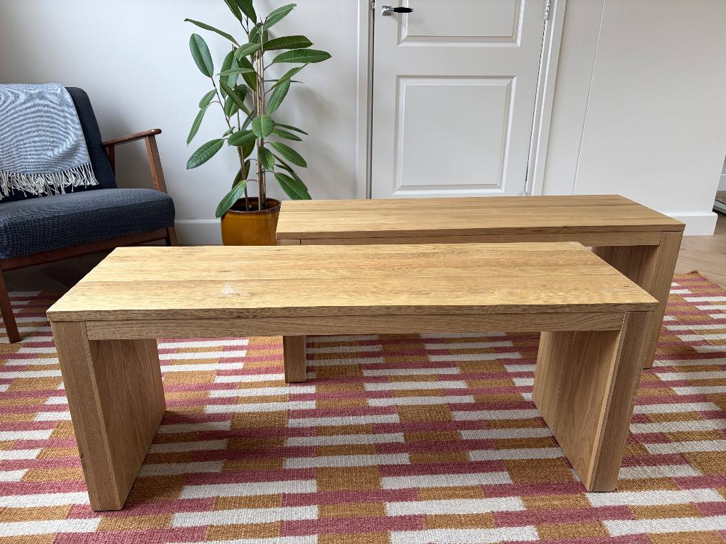 2 massief eikenhouten 2-zit bankjes van La Redoute, Ophalen, Twee, Bruin, Zo goed als nieuw