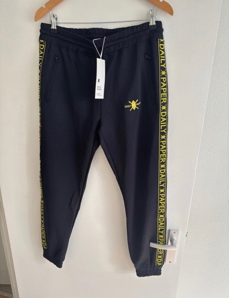Daily paper broek, Ophalen of Verzenden, Zo goed als nieuw, Maat 48/50 (M), Zwart