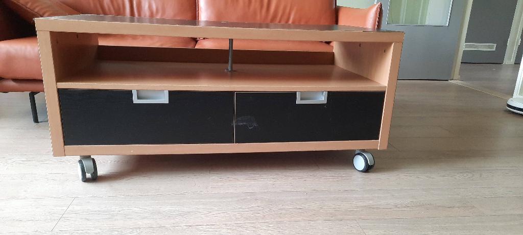 TV meubel  op wieltjes (gratis), Huis en Inrichting, Kasten | Televisiemeubels, Ophalen, Gebruikt, 100 tot 150 cm, Hout