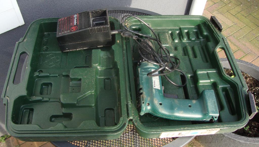 metabo accuboormachine met oplader  in koffer, Ophalen of Verzenden, Gebruikt, Boormachine