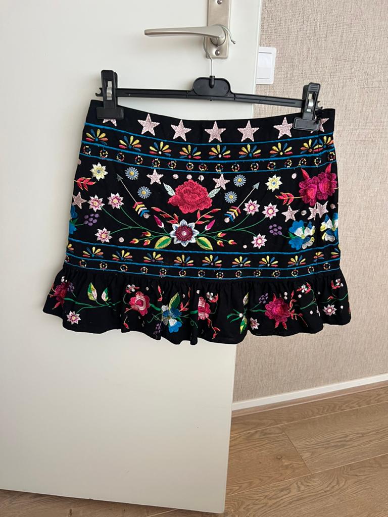 ASOS geborduurde rok zwart bloemen sterren, Kleding | Dames, Maat 38/40 (M), Zwart, Ophalen of Verzenden, Zo goed als nieuw