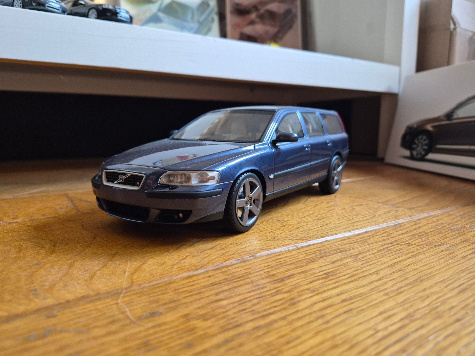 1:18 Volvo V70 R, Ophalen of Verzenden, Zo goed als nieuw, Auto, Overige merken