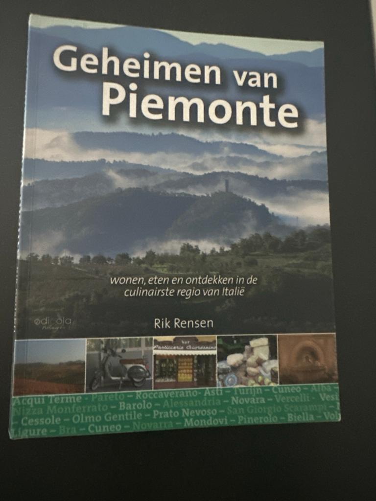 Italië: Geheimen van Piemonte, Boeken, Overige merken, Europa, Ophalen of Verzenden, Zo goed als nieuw
