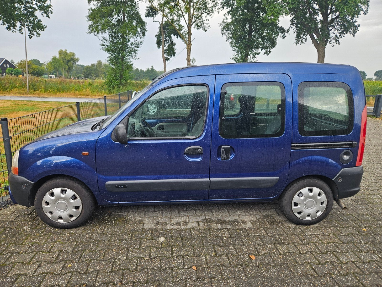 Rolstoelauto  Invalideauto AUTOMAAT  BENZINE, Auto's, Renault, 74 pk, 4 cilinders, Blauw, 49 €/maand