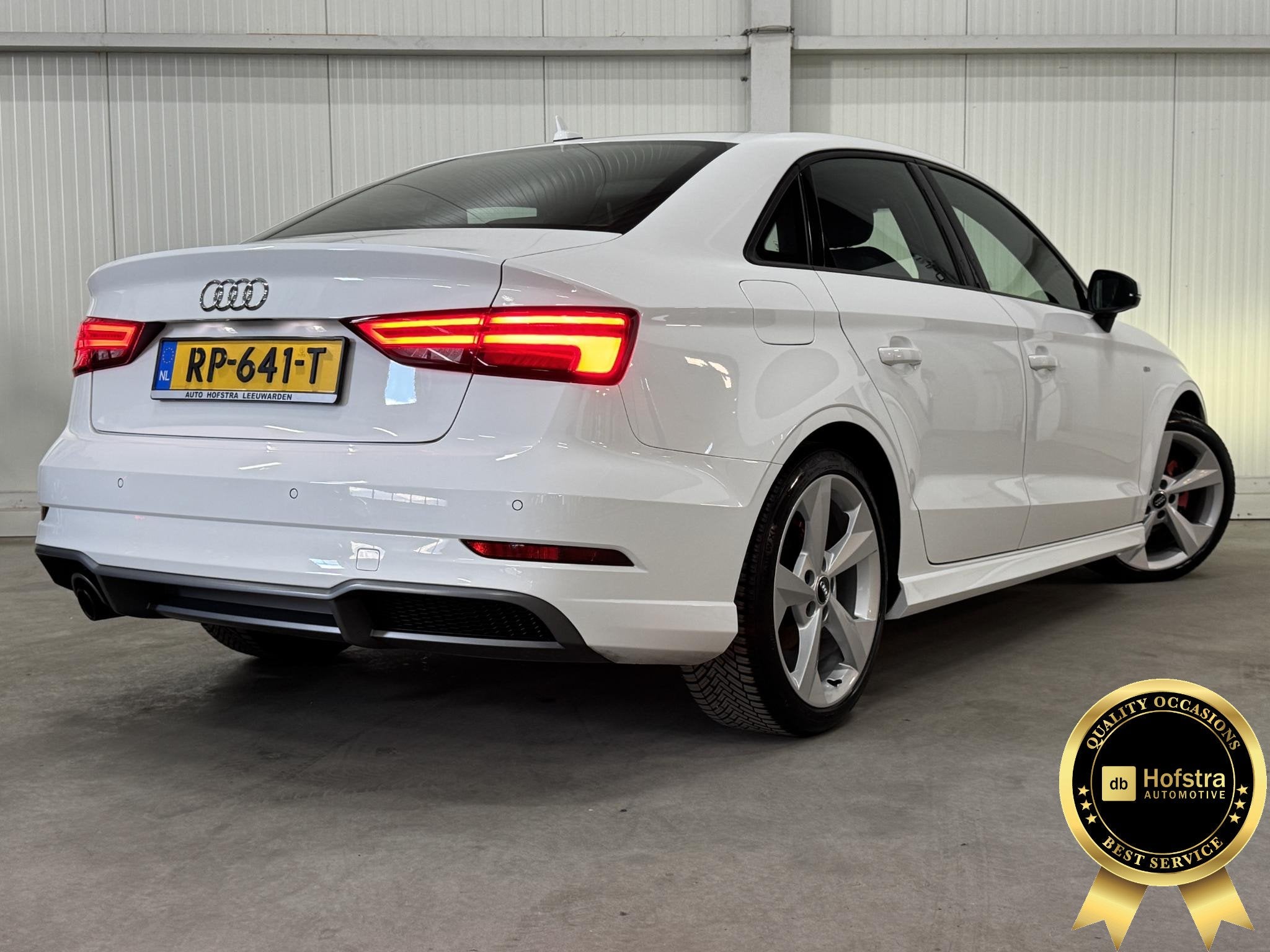 Audi A3 Limousine 1.0 TFSI Sport S Line Edition DB-RIEM-VERV, Voorwielaandrijving, 1160 kg, Gebruikt, Wit