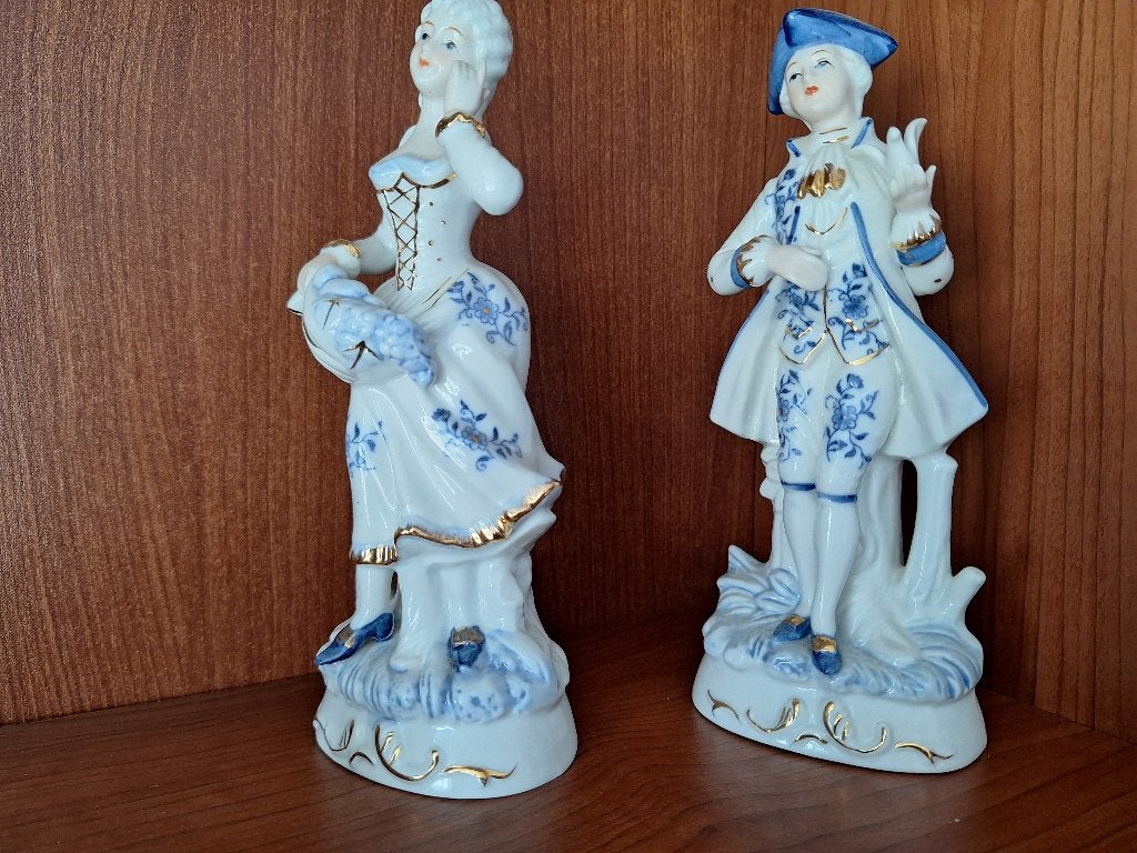 Puntgaaf Porseleinen Beeldje - Man en Vrouw - 20cm Hoog, Antiek en Kunst, Ophalen