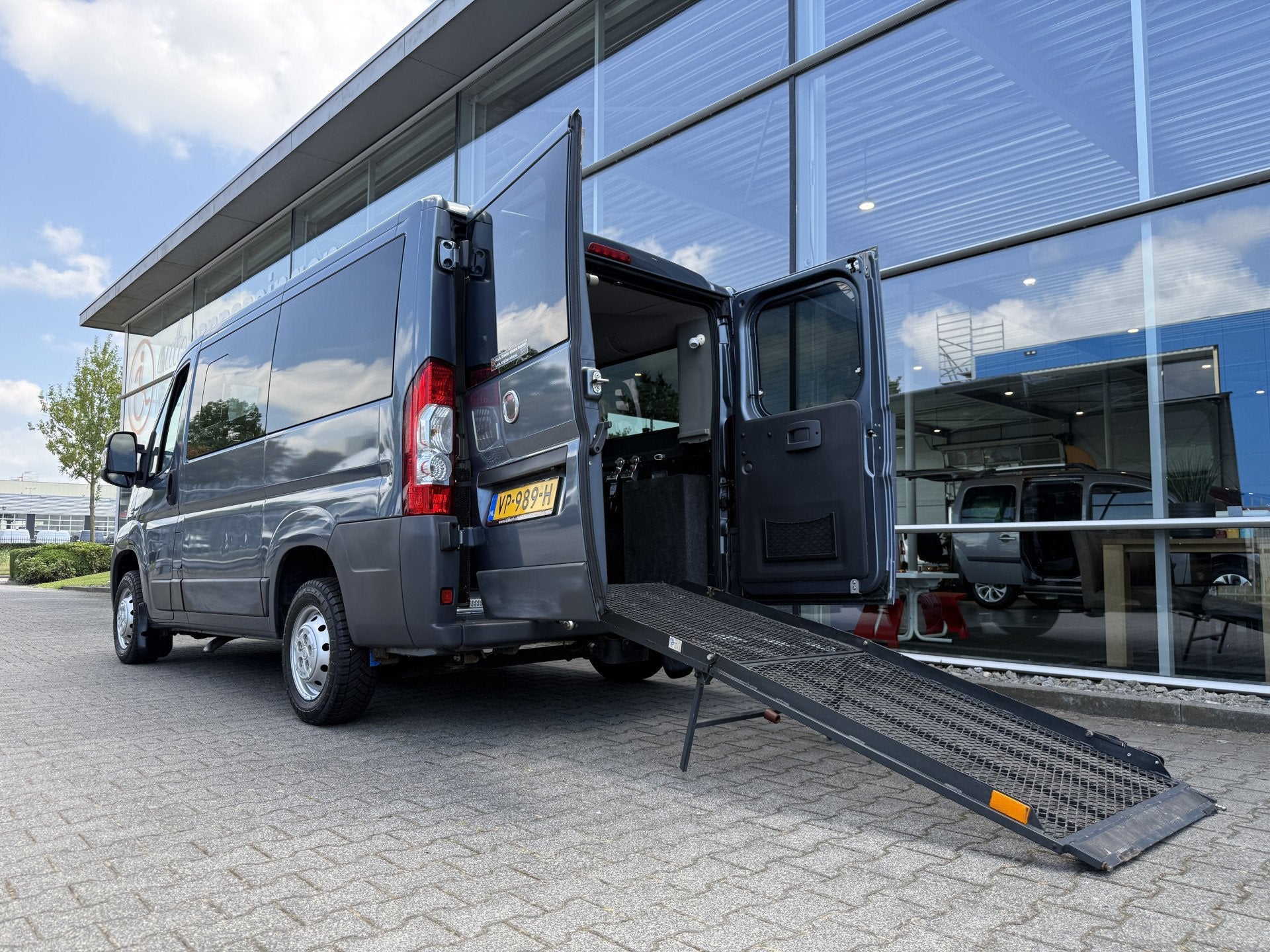 Fiat Ducato 3+1 Rolstoelbus 30 3.0 MultiJet L1H1 Automaat 16, Auto's, Bestelauto's, Stof, Gebruikt, 2365 kg, 4 cilinders