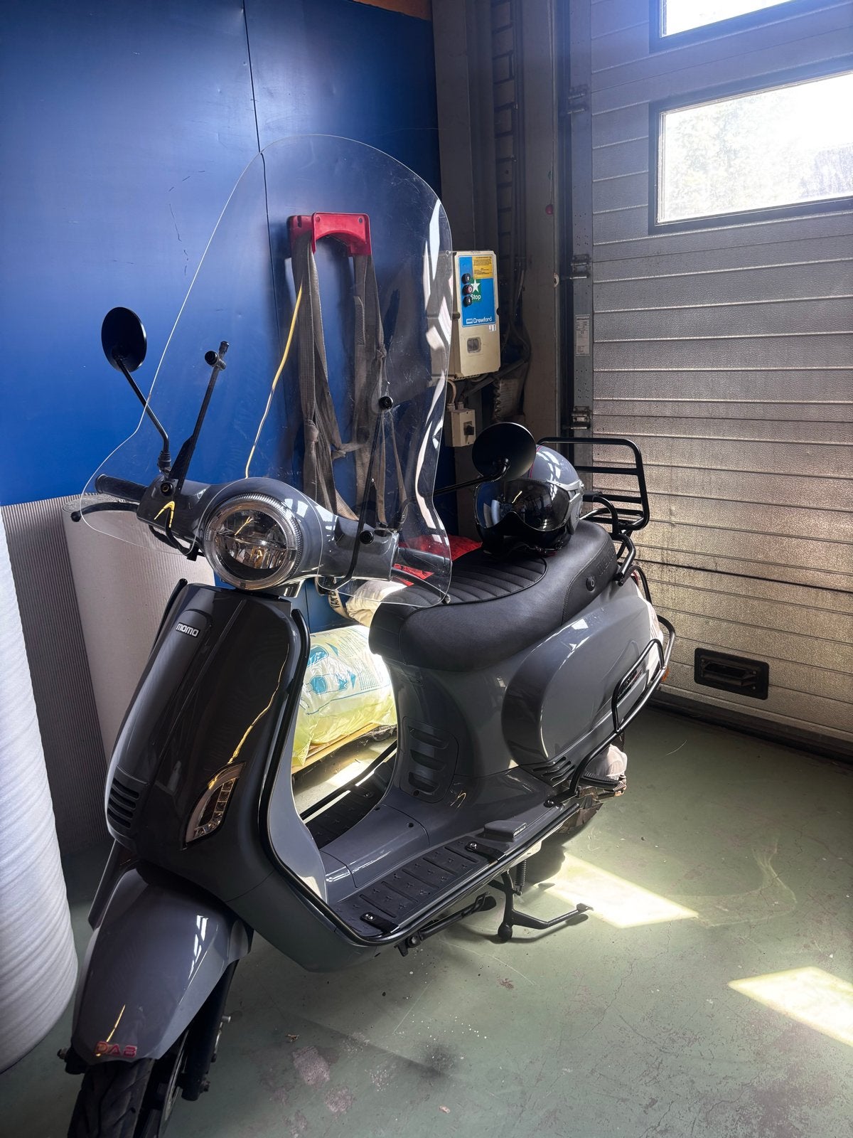 Mooie grijze scooter met windscherm en bagagerek, Ophalen of Verzenden, Zo goed als nieuw, Overige typen, Overige merken