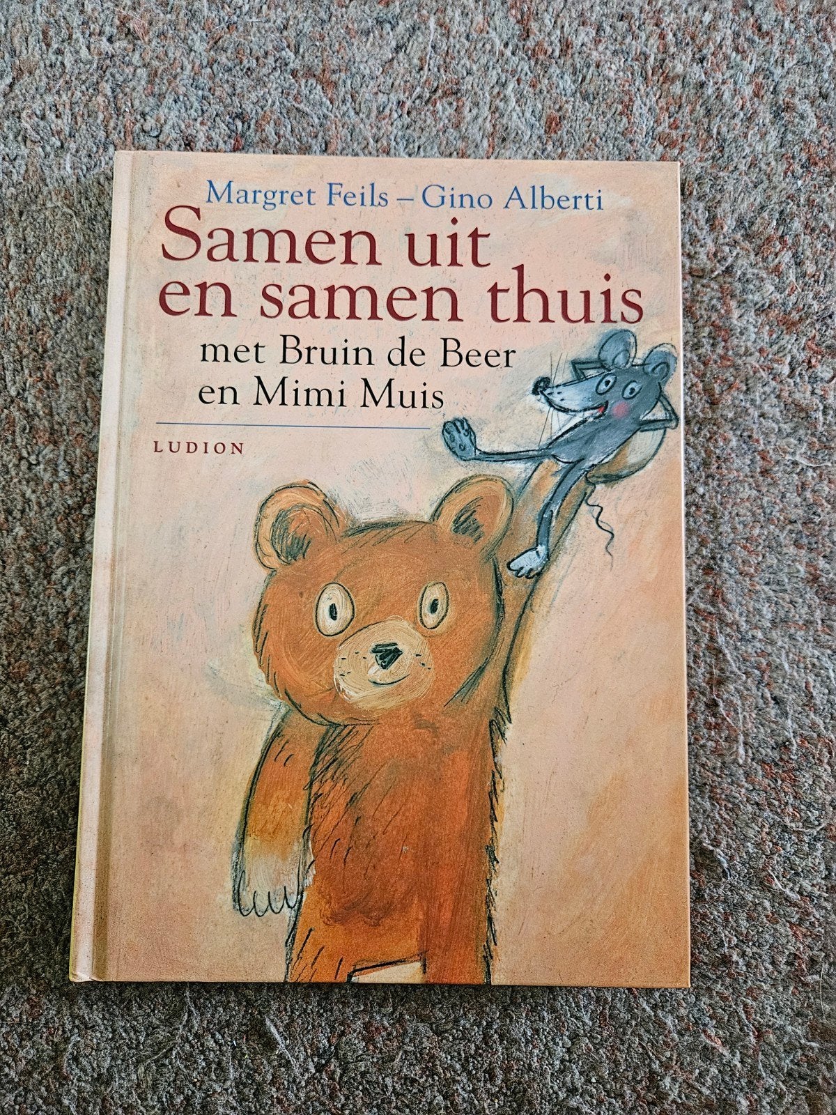 M. Feils - Samen uit en samen thuis, M. Feils, Fictie algemeen, Ophalen of Verzenden, Zo goed als nieuw