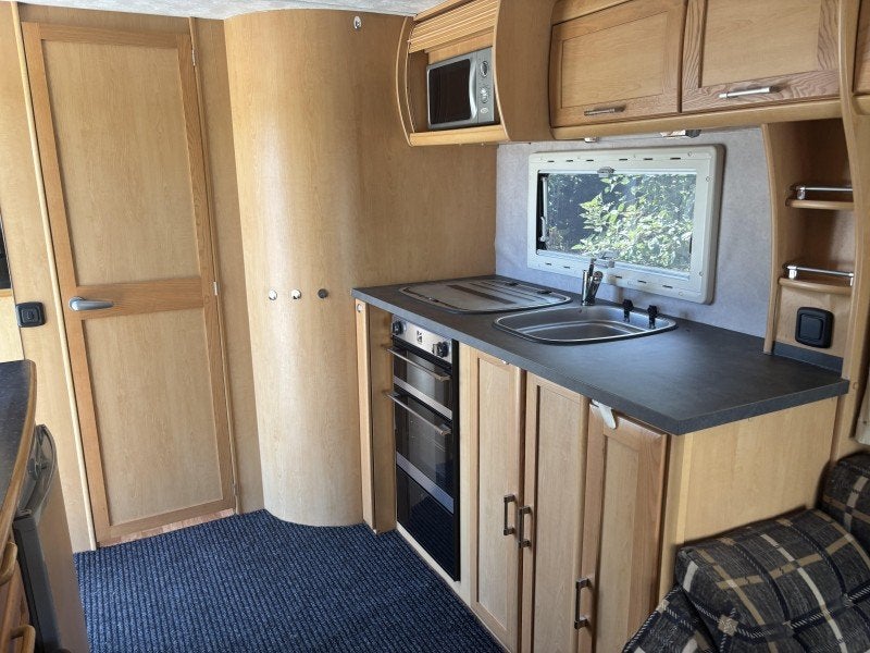 Elddis Crusader Hurricane 4.70 met veel extra's, Elddis, Tot en met 2, Particulier, Kachel