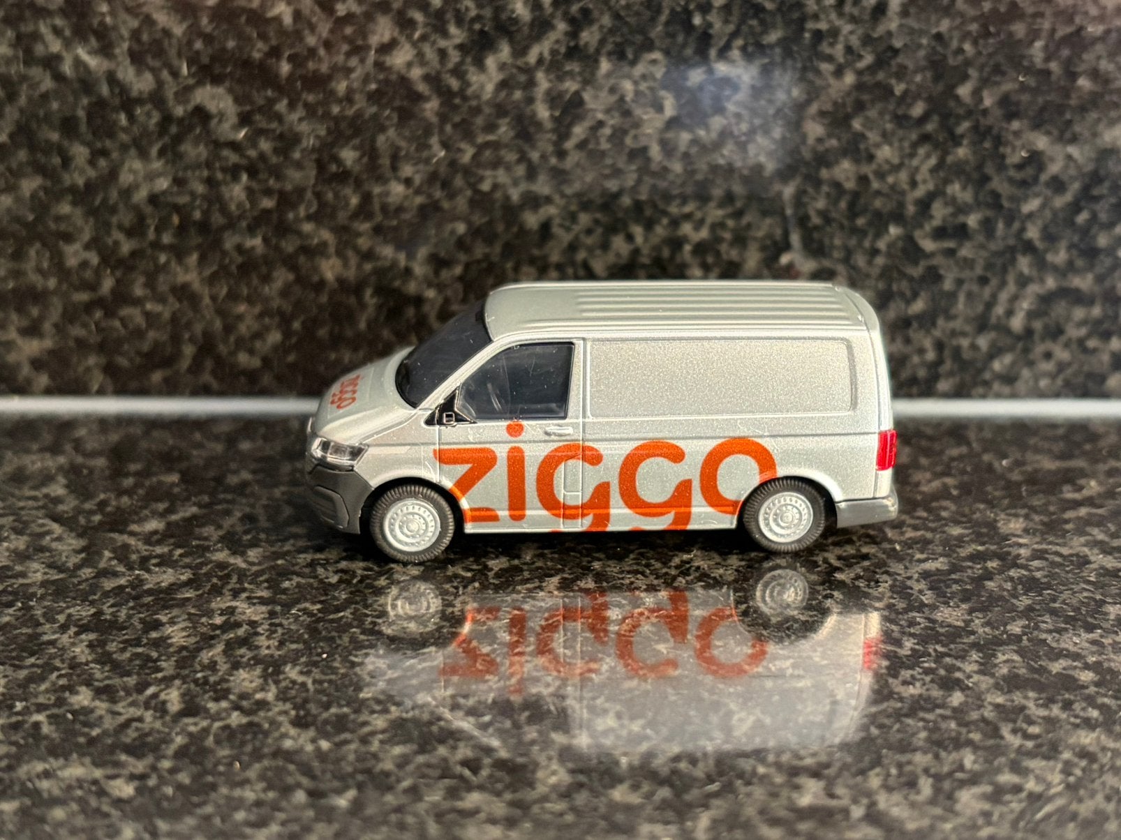 Rietze Volkswagen vw transporter ziggo tv service bus 1:87, Verzenden, Nieuw, Auto, Rietze